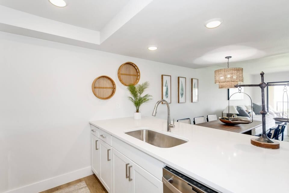Elevate your culinary experience in our newly renovated, fully furnished kitchen. Create delicious memories as you whip up gourmet meals in style and comfort. 🍳🍴 #KitchenGoals #HomeCooking #ModernElegance