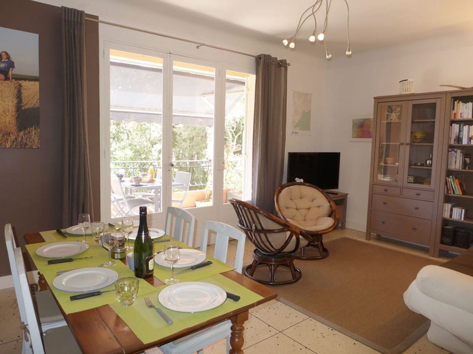 Furniture, Property, Comfort, Azure, Wood, Textile, Building, Interior Design, Bed Frame, Bed