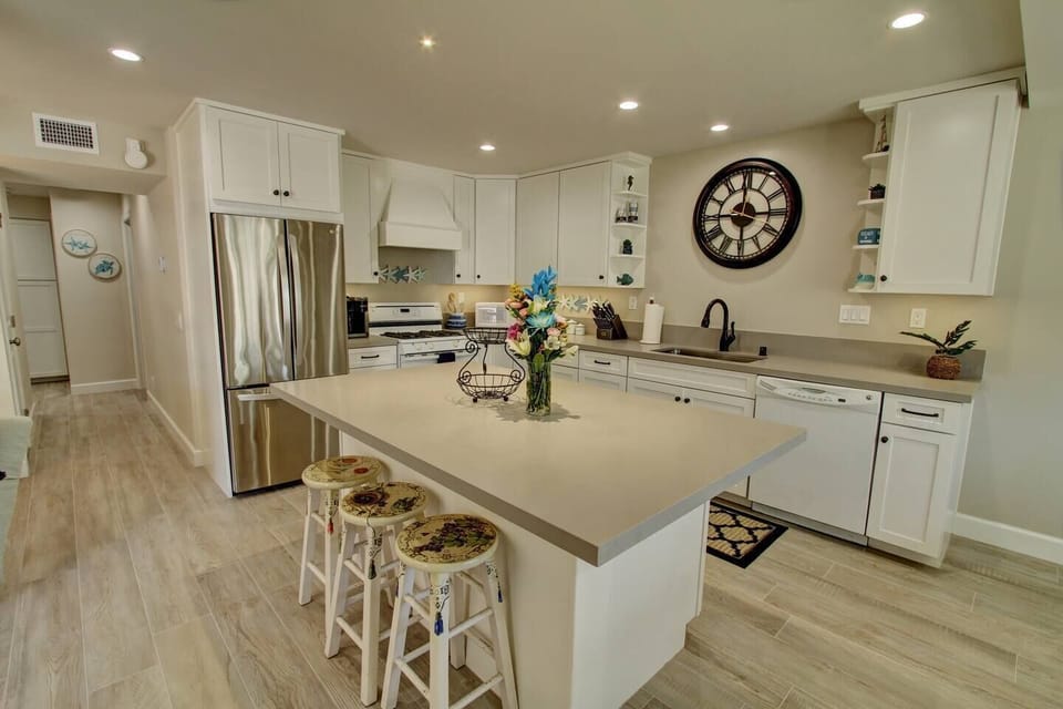 Large beautiful kitchen. 