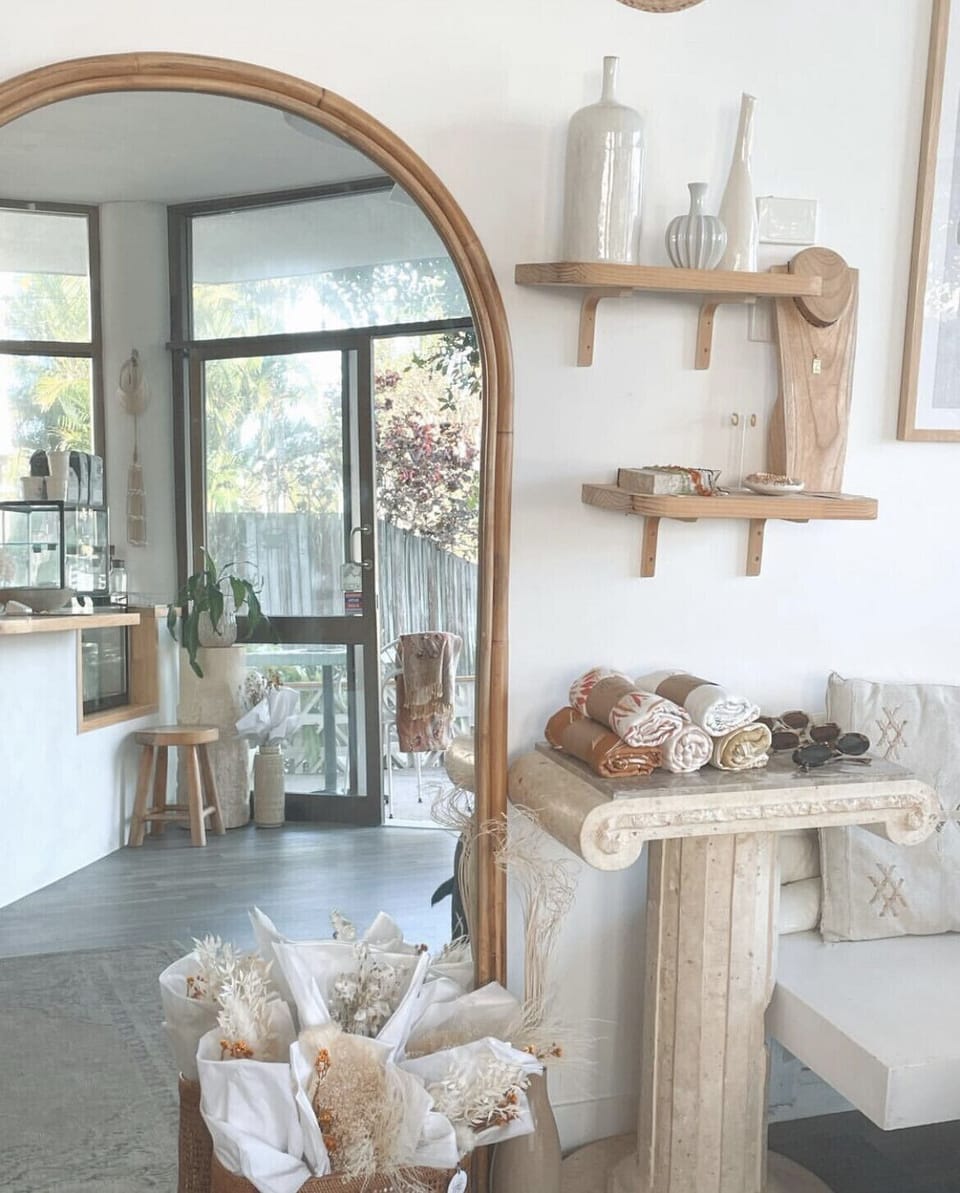 Candid Coffee & Clothing - 500m from Palm Oasis Beach Villa 