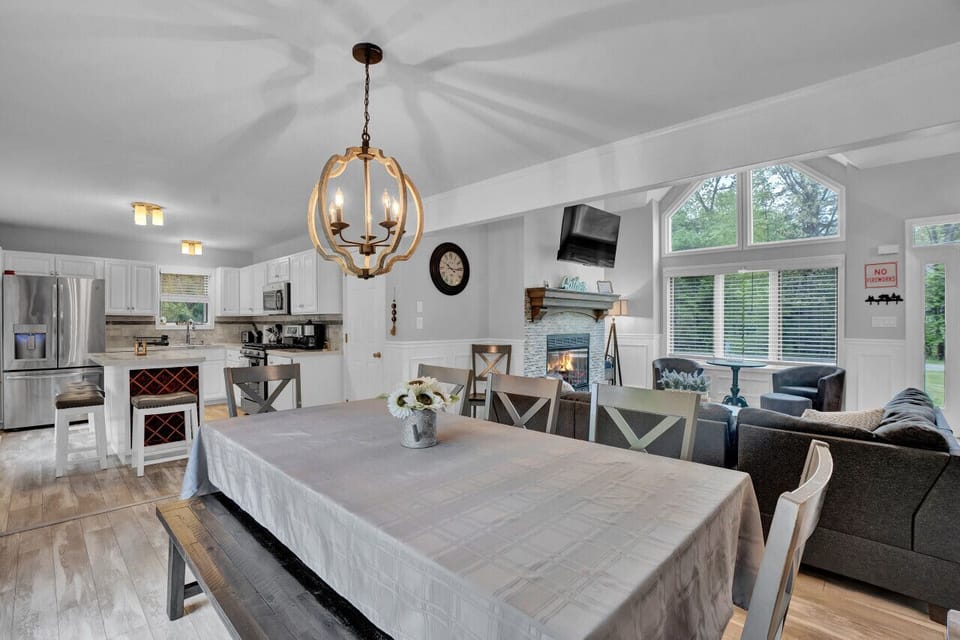 DIning and Kitchen area