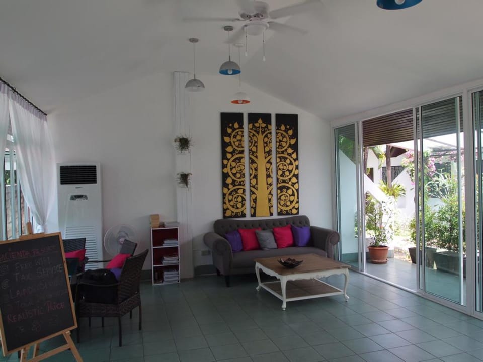 Lobby lounge