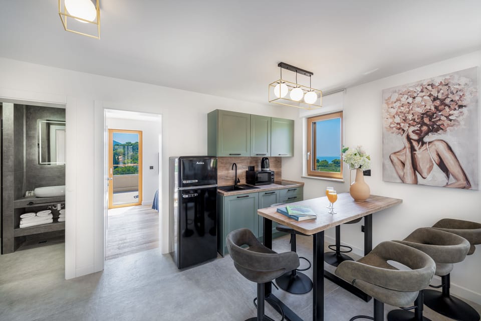 Family Apartment, 3 Bedrooms, Sea View | Private kitchen | Fridge, microwave, stovetop, dishwasher
