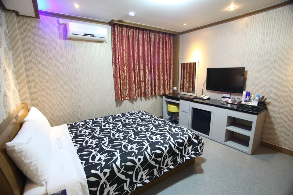 Superior Double Room | Rollaway beds, free WiFi