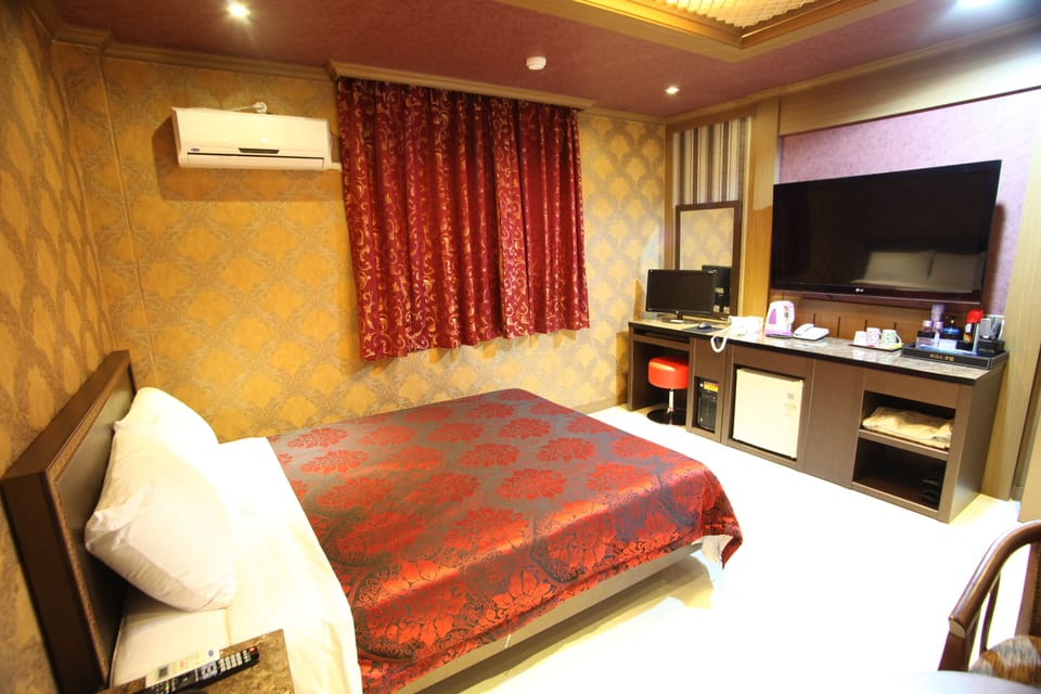 Deluxe Double Room | Rollaway beds, free WiFi