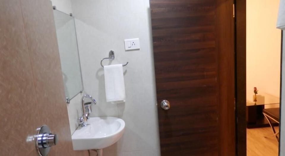 Bathroom sink