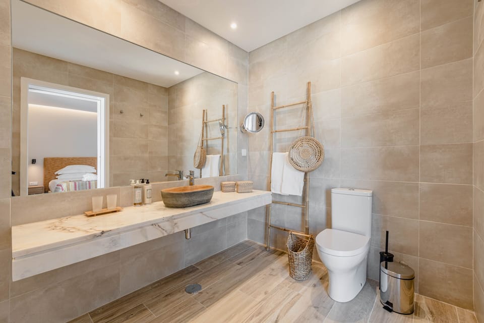 Superior Double or Twin Room, Patio | Bathroom | Shower, rainfall showerhead, free toiletries, hair dryer