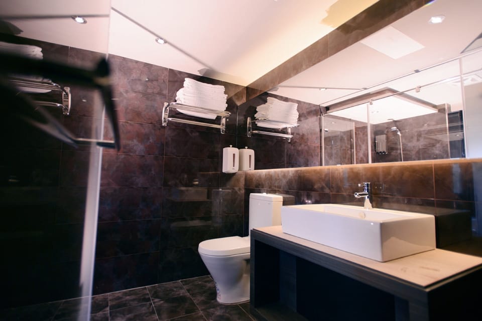 Family Room | Bathroom | Free toiletries, hair dryer, slippers, towels