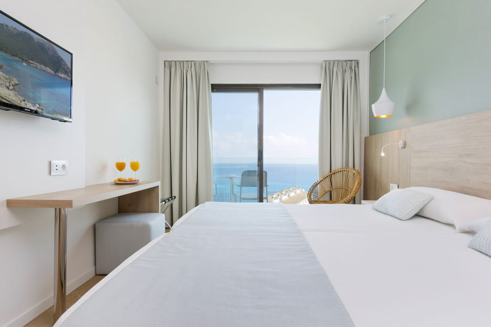 In-room safe, desk, free WiFi, bed sheets
