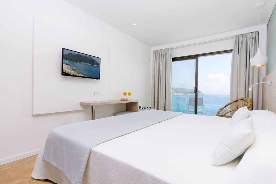 In-room safe, desk, free WiFi, bed sheets