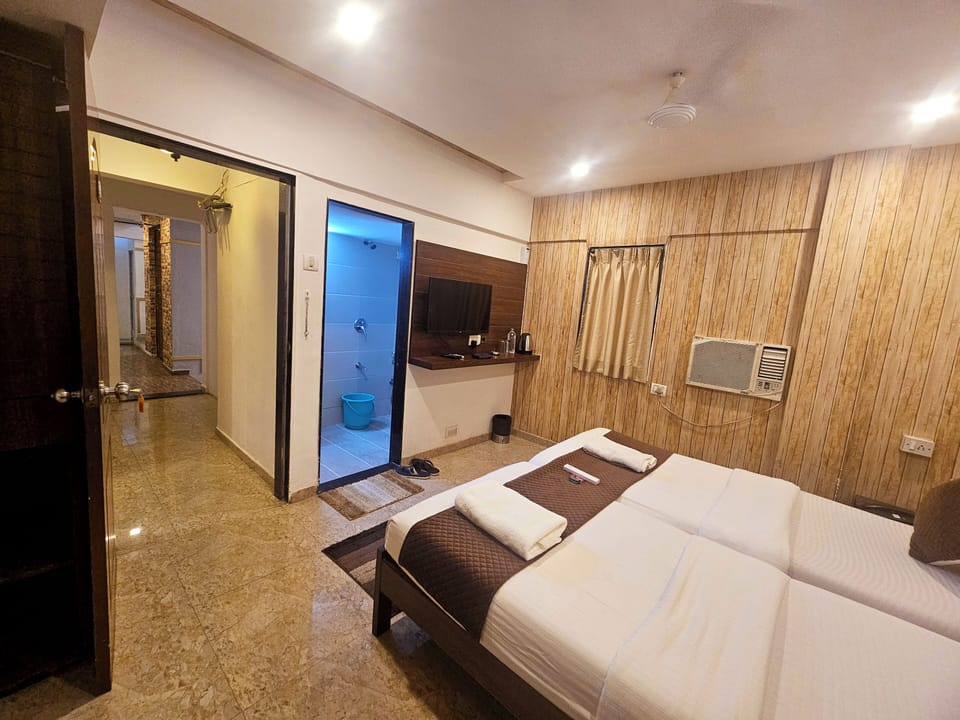 Deluxe Room | Egyptian cotton sheets, premium bedding, memory foam beds