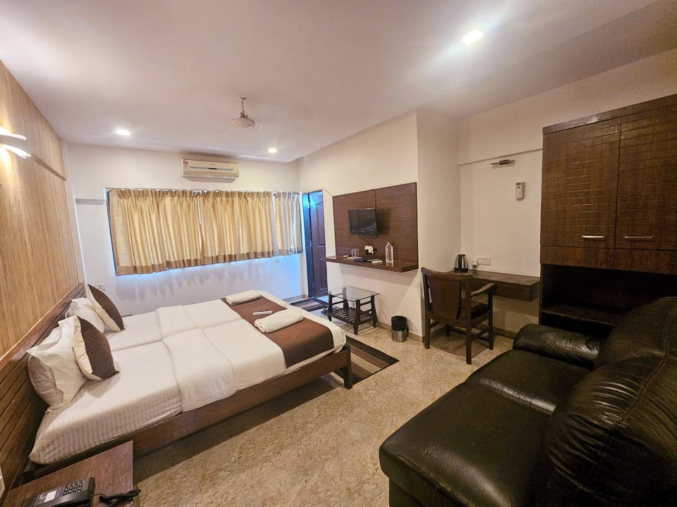 Deluxe Room | Egyptian cotton sheets, premium bedding, memory foam beds