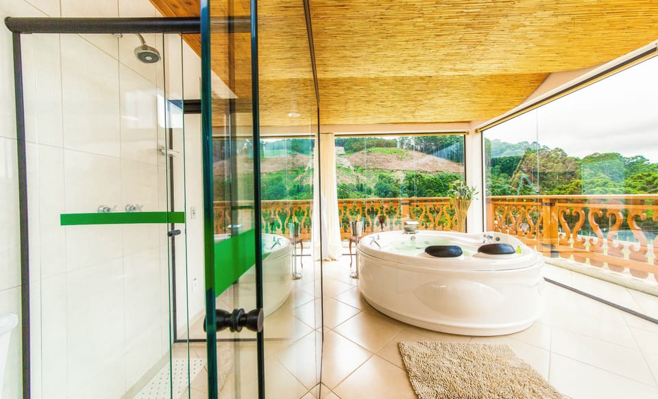 SUITE DUPLEX COM HIDROMASSAGEM (FEITA PARA AMAR E SONHAR) | Jetted tub
