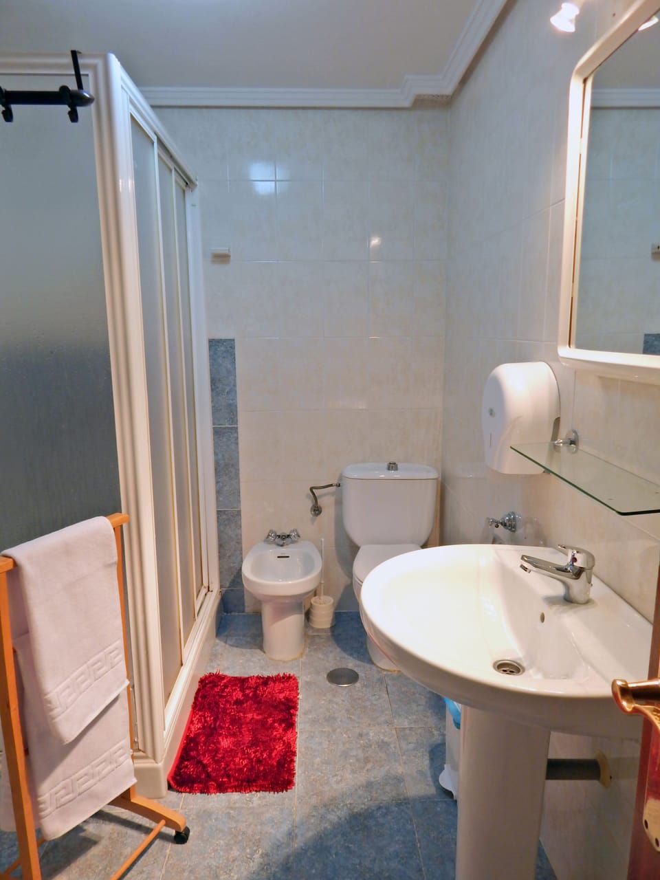 Triple Room, Shared Bathroom | Bathroom | Shower, hair dryer, towels