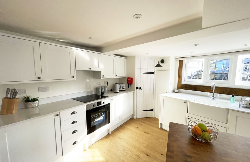 Classic Cottage, Ensuite | Shared kitchen