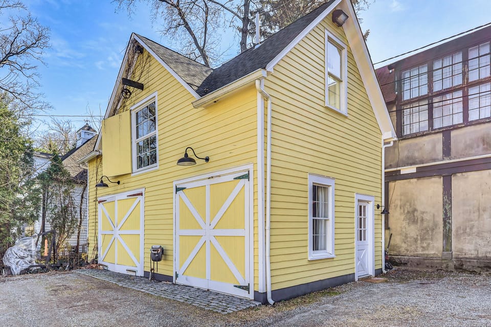 Exterior | Driveway (1 Vehicle) | Free Street Parking