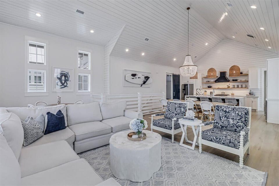 2nd Floor, Living Room