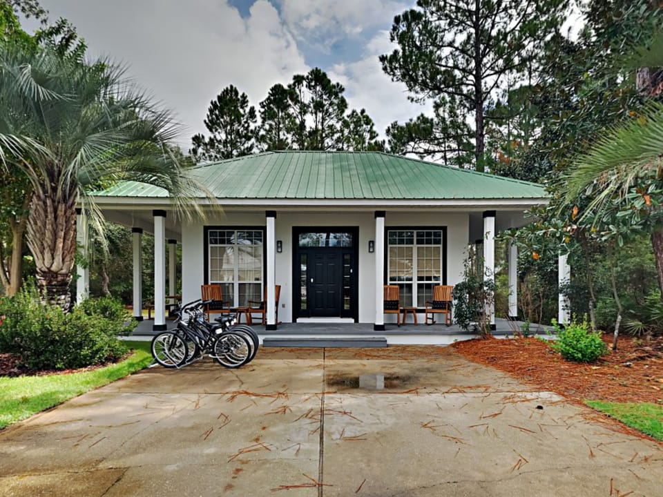Wood Beach Retreat Exterior - Four Adult Bikes Included
