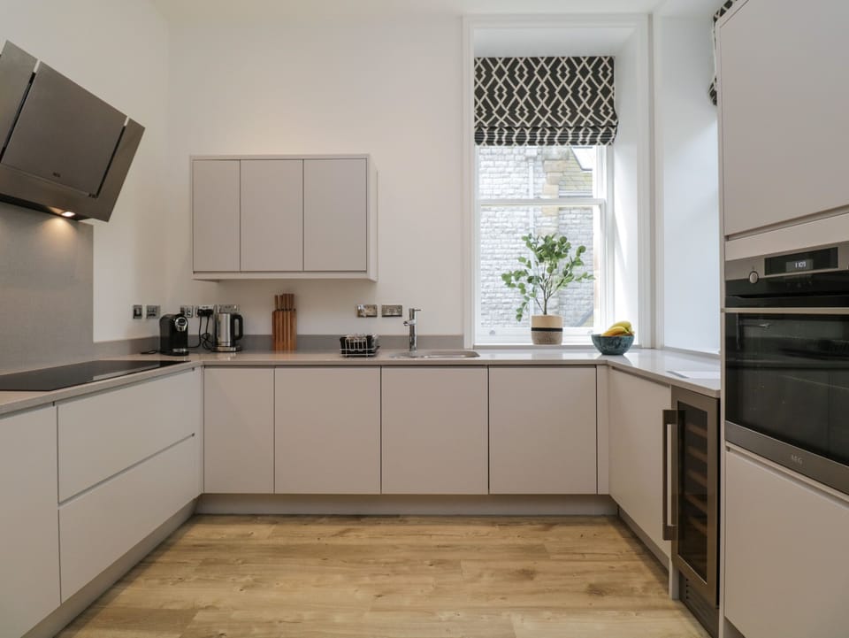 Cottage | Private kitchen | Fridge, microwave, dishwasher, electric kettle