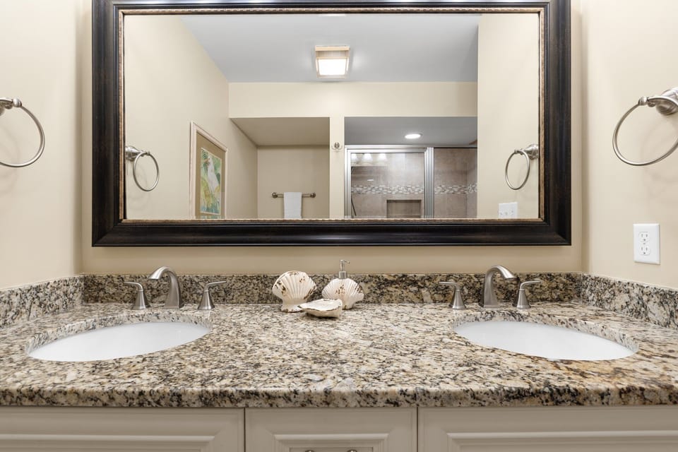 Enjoy the spa-like master bathroom, complete with granite double vanity, abundant storage, and a step-in tiled shower. All the essentials are provided—luxury bath towels, shampoo, conditioner, body wash, and soothing lotion.