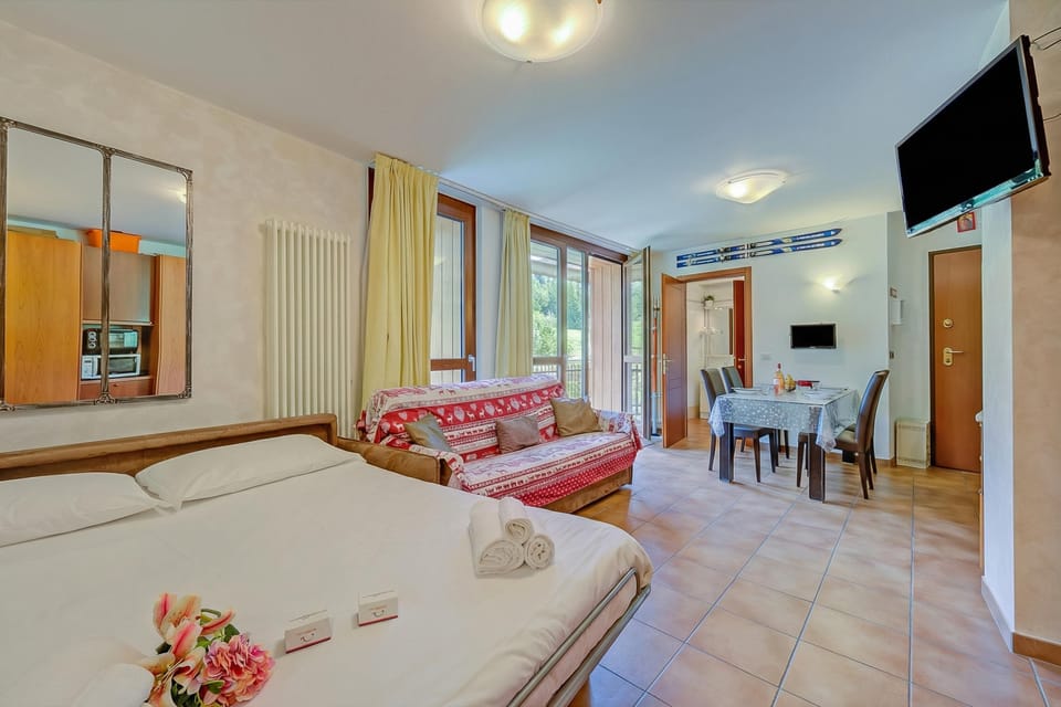Family Studio, Mountain View (La Marmotta Campo Smith on the Ski) | Soundproofing, free WiFi, bed sheets