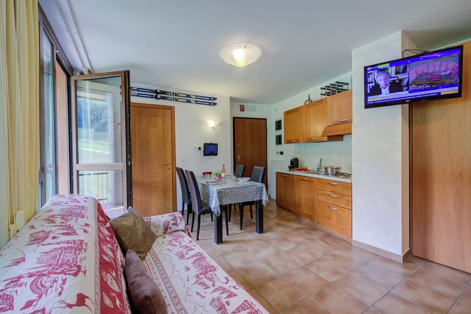 Family Studio, Mountain View (La Marmotta Campo Smith on the Ski) | Living room | 21-inch Smart TV with cable channels