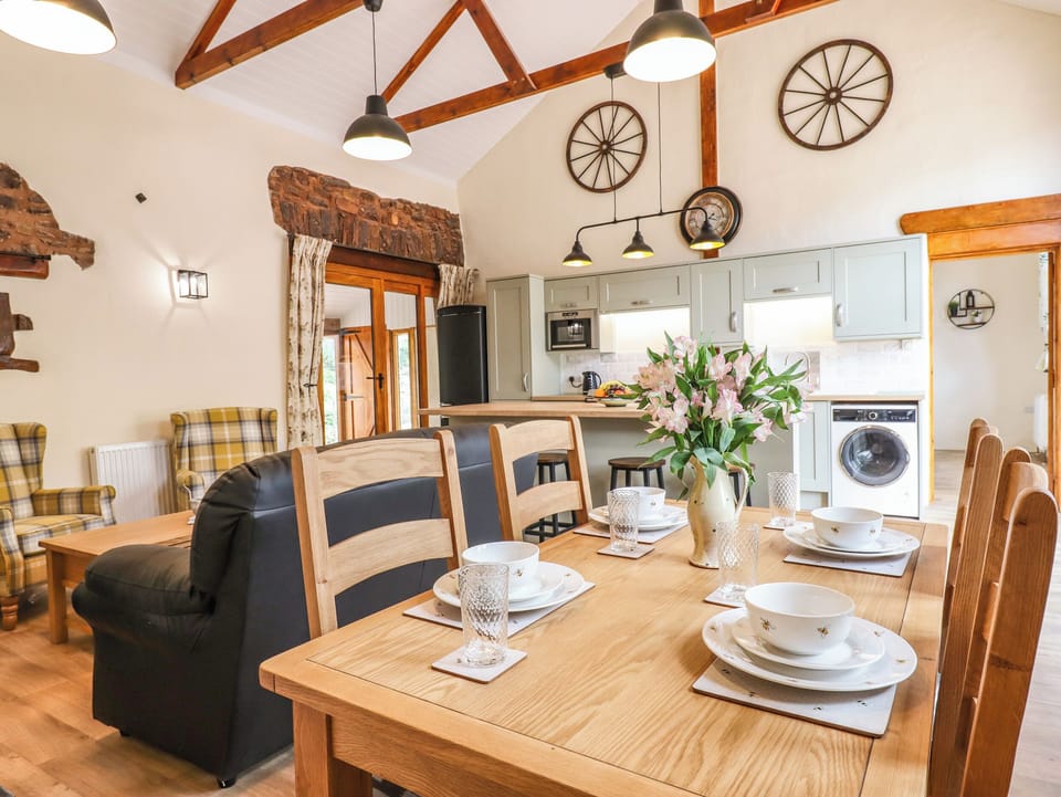 Cottage | Dining
