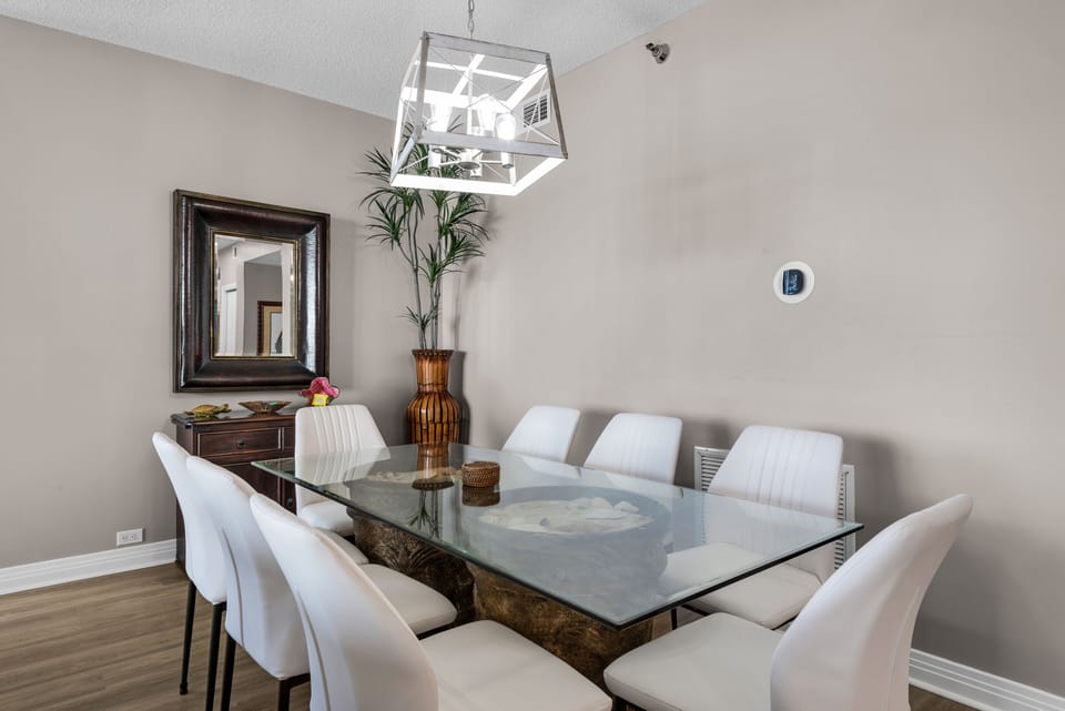 Comfortable dining for 8