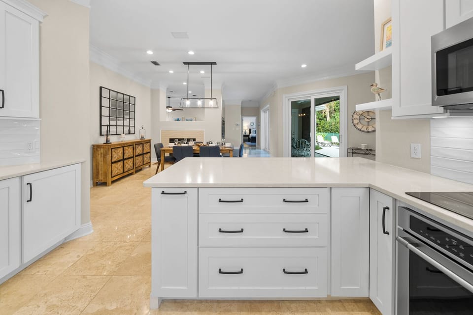 House, Multiple Beds, Private Pool, Pool View | Private kitchen | Fridge, microwave, oven, stovetop