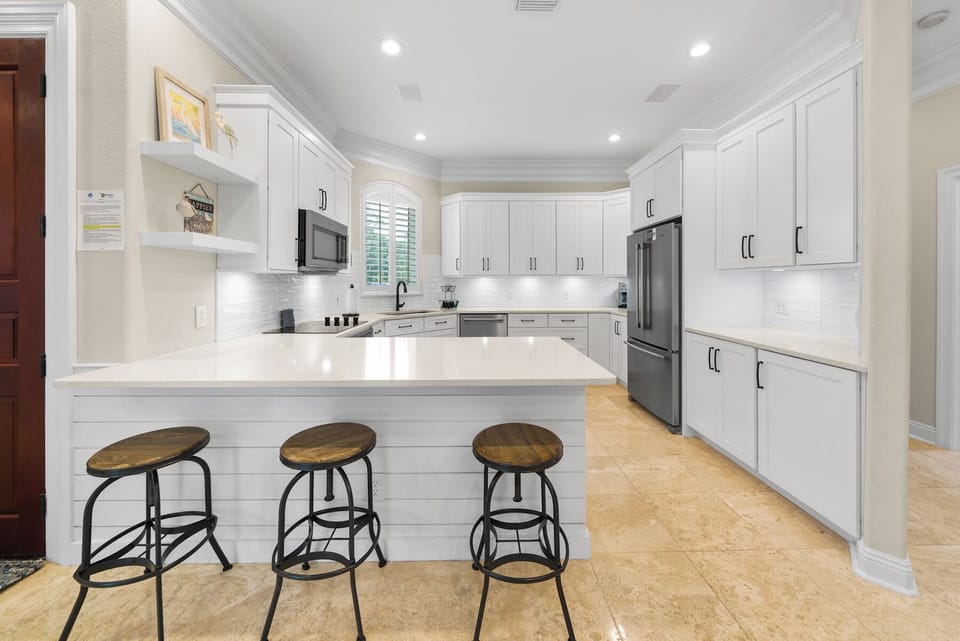 House, Multiple Beds, Private Pool, Pool View | Private kitchen | Fridge, microwave, oven, stovetop