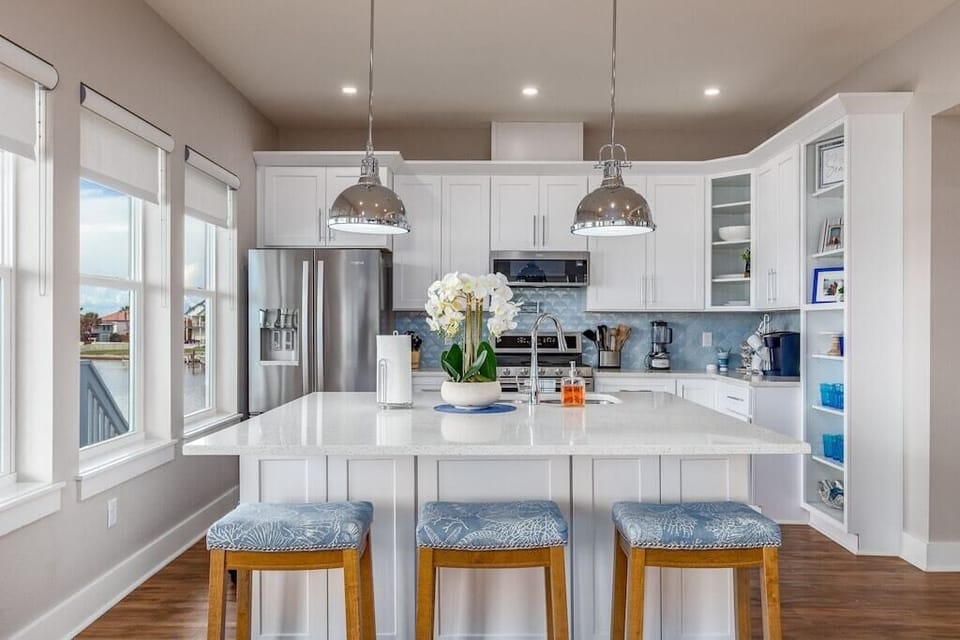 Fully Stocked Kitchen with water Views of Little Bay, Dolphins, Sunsets!