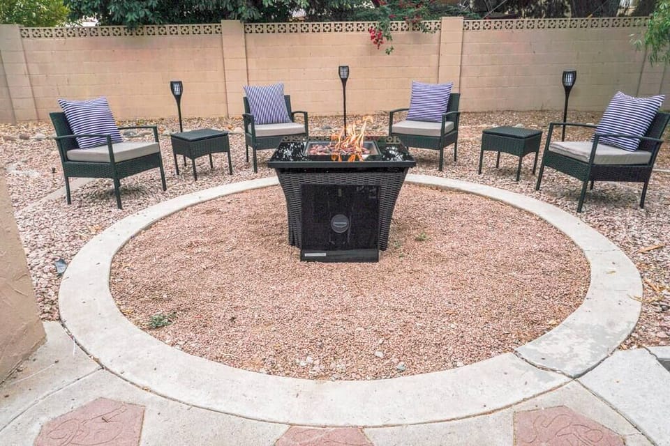 Enjoy a night filled with conversation and fancy around the outdoor fireplace