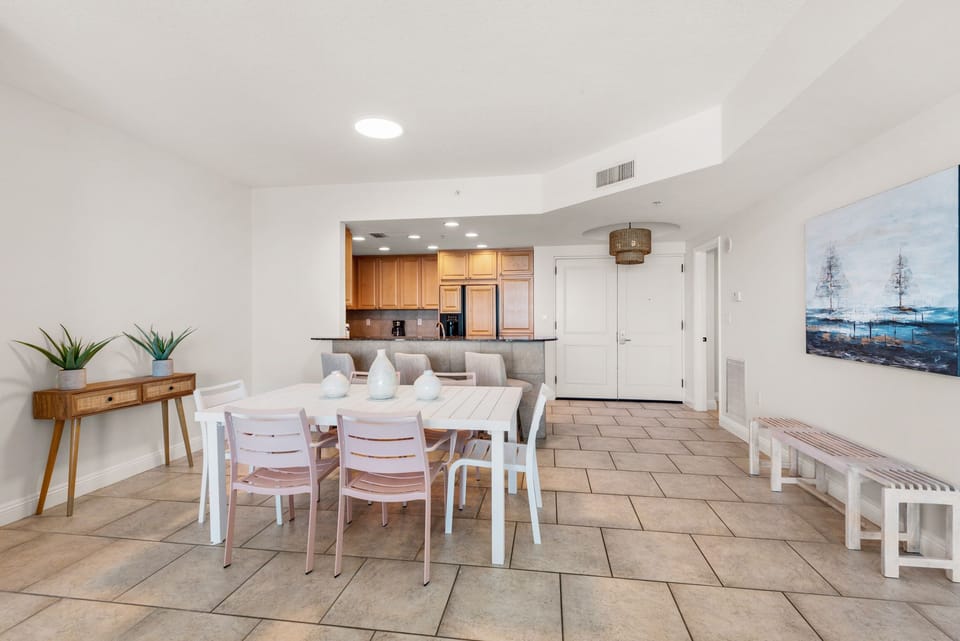 Dining to kitchen view