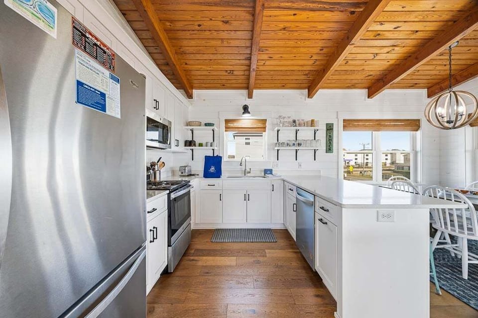 Top-Level Kitchen with Bar (seats 3)