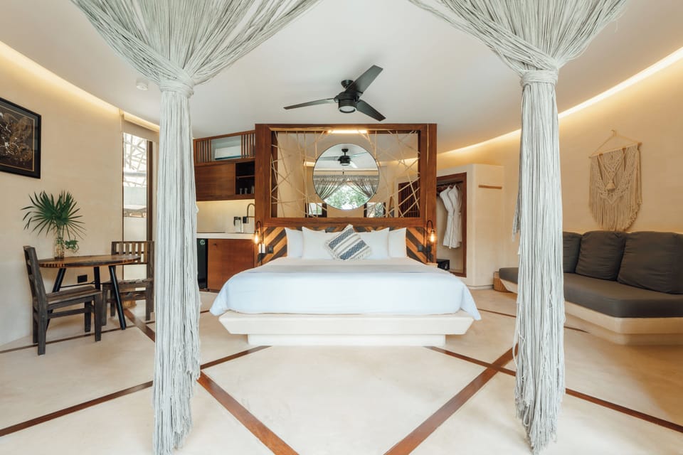 Minibar, in-room safe, laptop workspace, blackout drapes