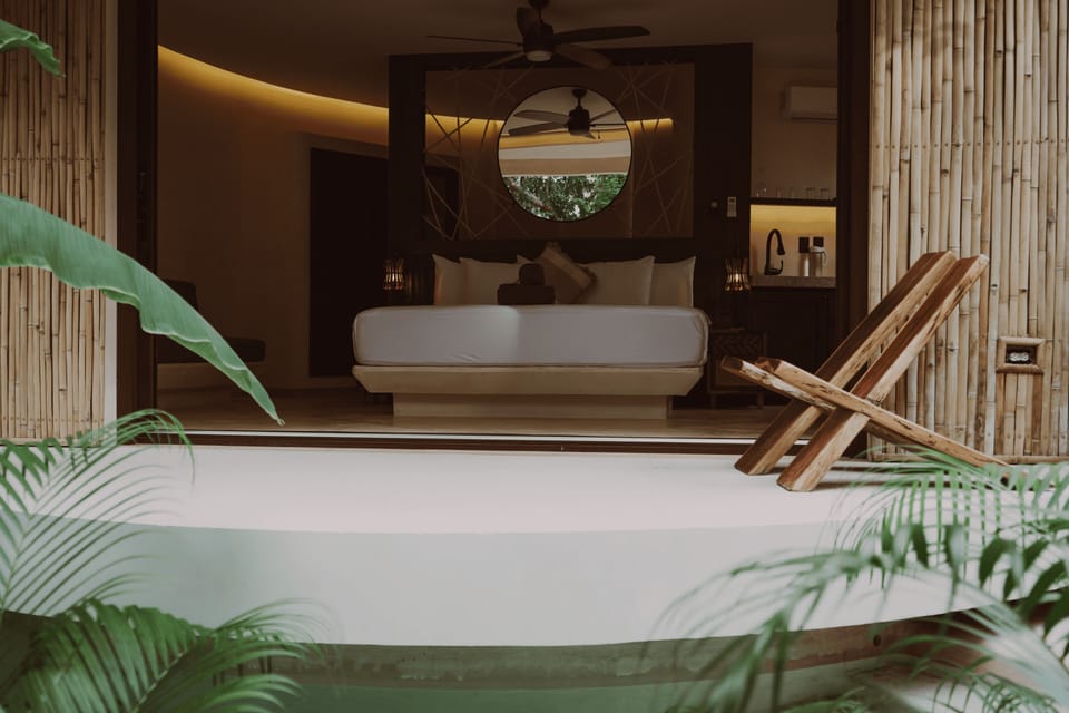 Deluxe King Studio Infinity Pool 2 | Terrace/patio