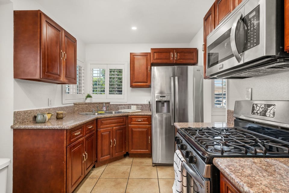 Stainless steel appliances in the kitchen!