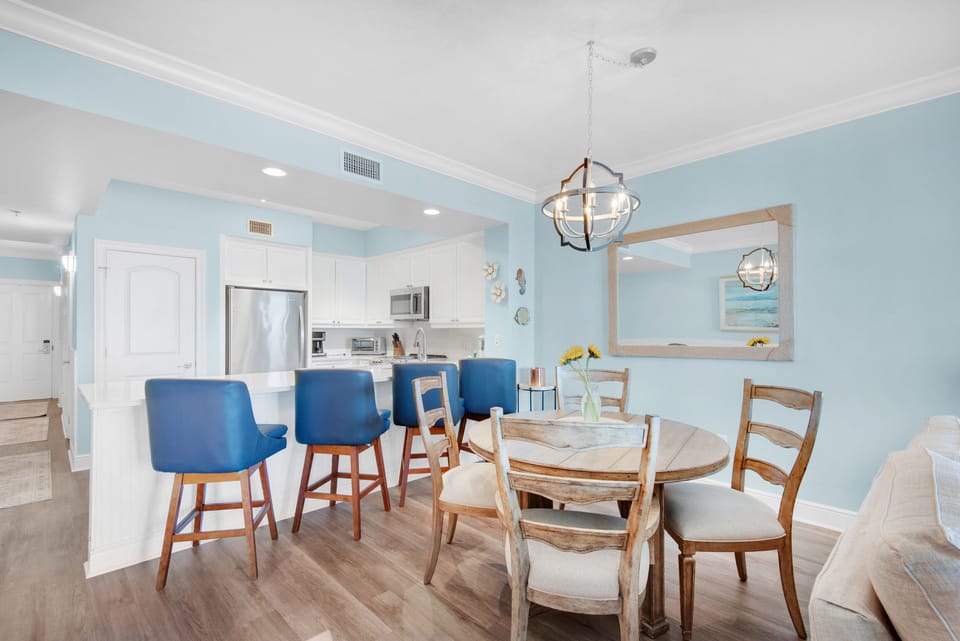 Dining table seats 4