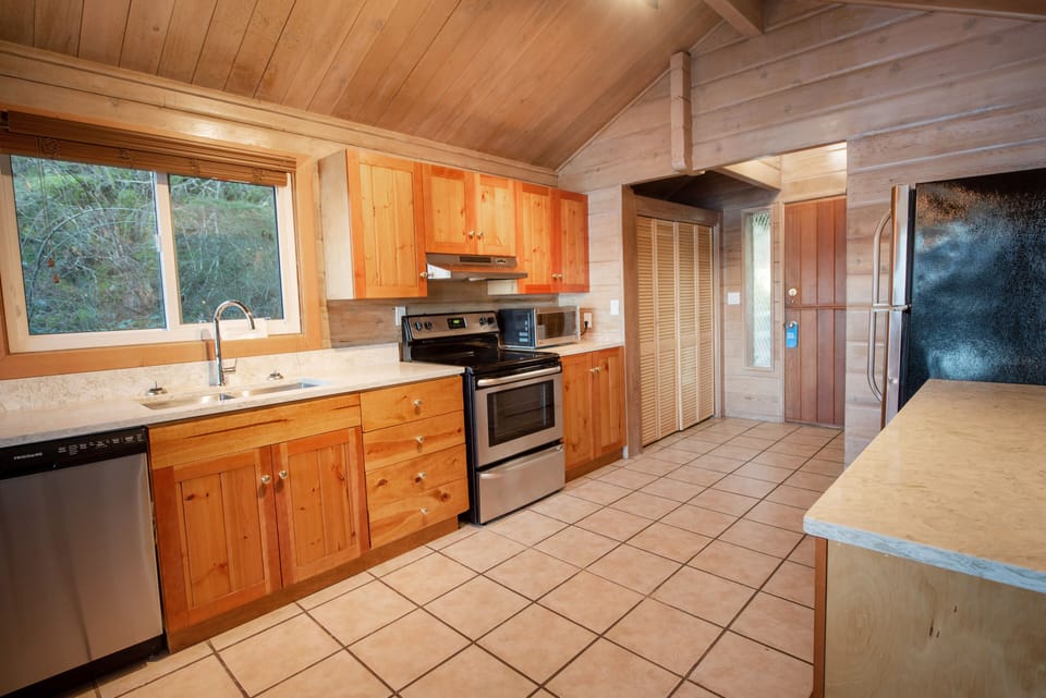 Superior House | Private kitchen | Mini-fridge, coffee/tea maker