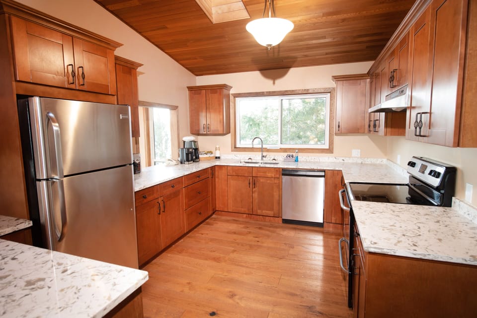 Presidential House | Private kitchen | Mini-fridge, coffee/tea maker