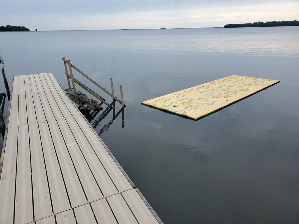 Lilypad, water steps and shallow sand bottom