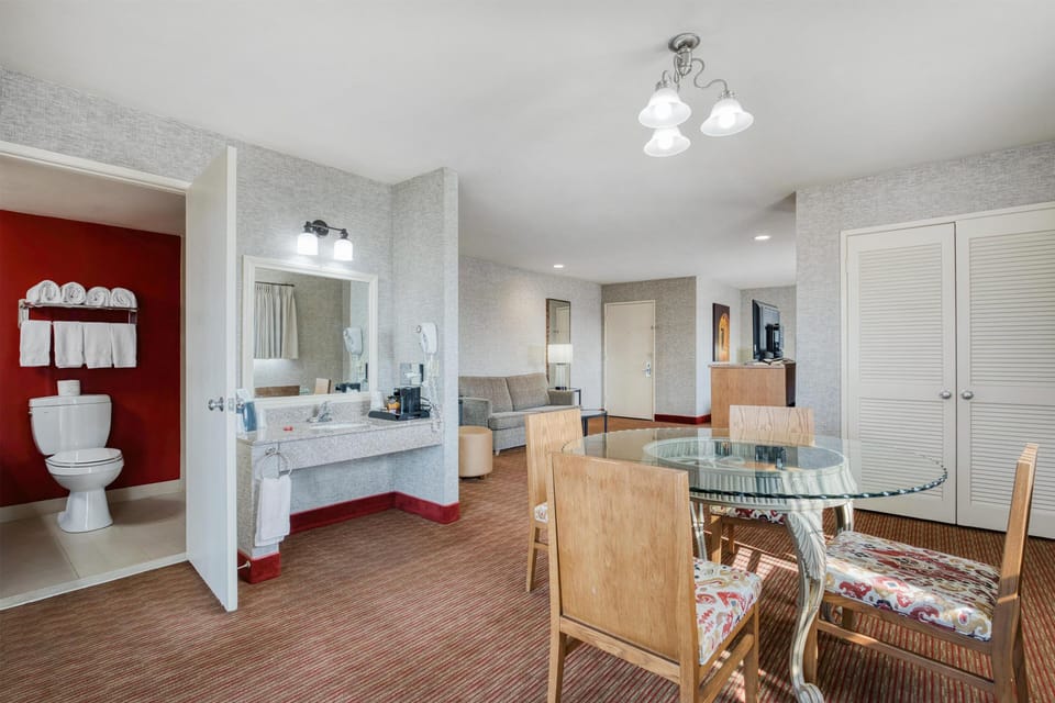 Standard Room, 1 King Bed, Non Smoking, Jetted Tub (with Sofabed;Oversized Room) | Desk, laptop workspace, iron/ironing board, WiFi (surcharge)