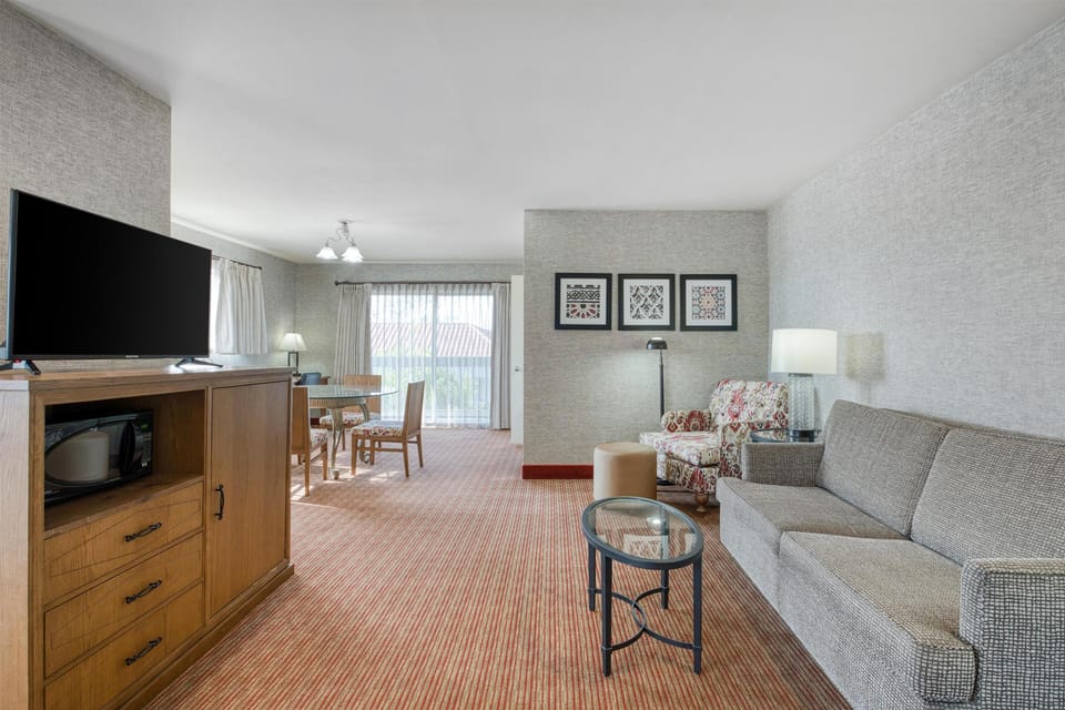 Standard Room, 1 King Bed, Non Smoking, Jetted Tub (with Sofabed;Oversized Room) | Desk, laptop workspace, iron/ironing board, WiFi (surcharge)