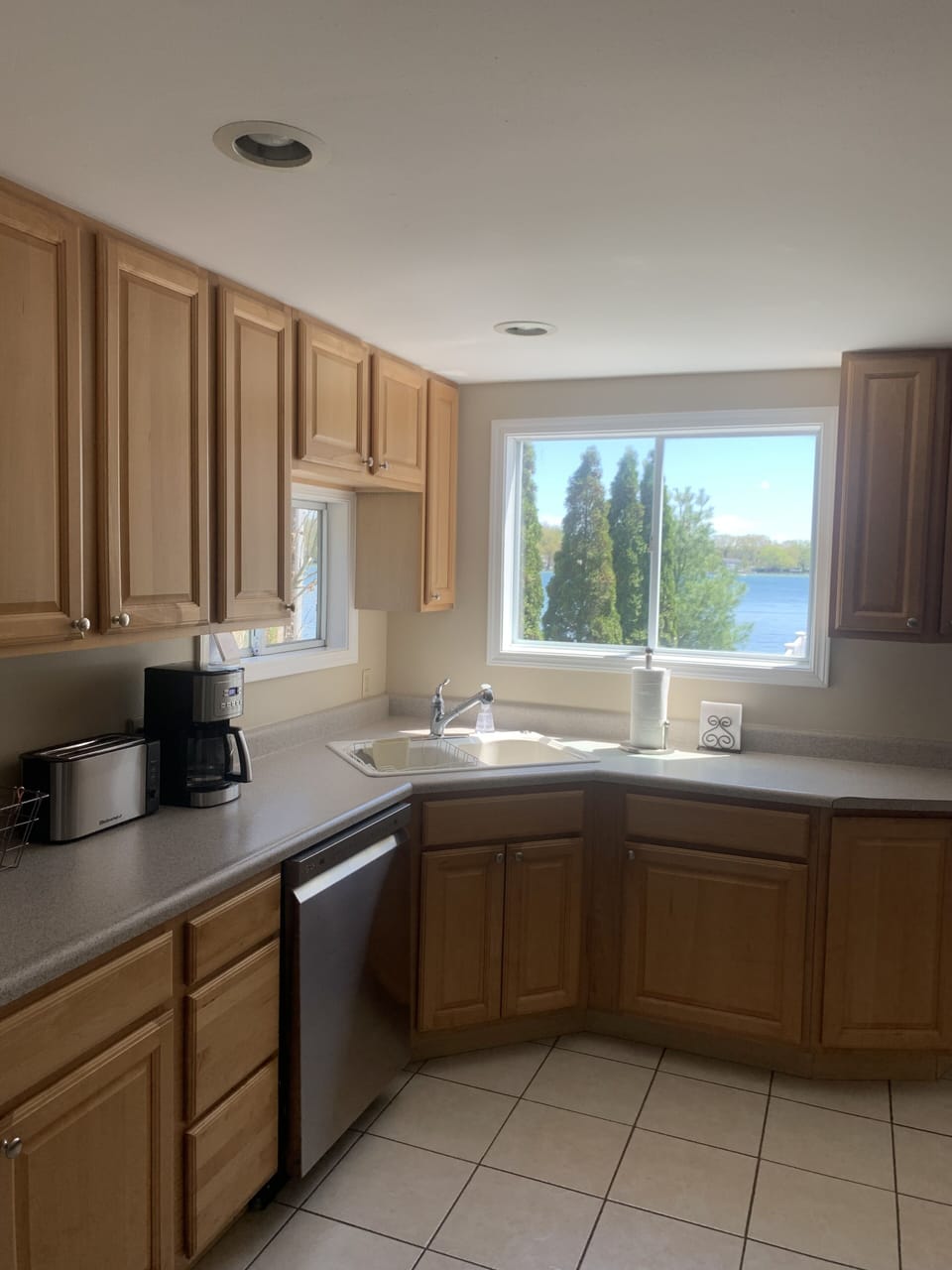 Kitchen with lakeview!