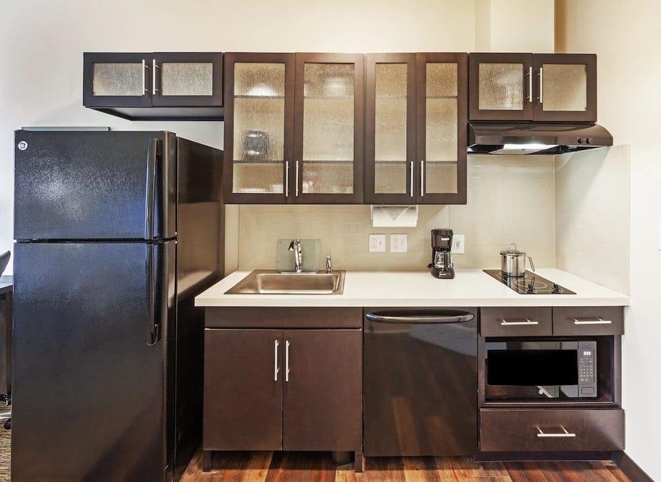 Studio Suite, 1 Queen Bed, Accessible (Communication, Roll-In Shower) | Desk, laptop workspace, iron/ironing board, free WiFi