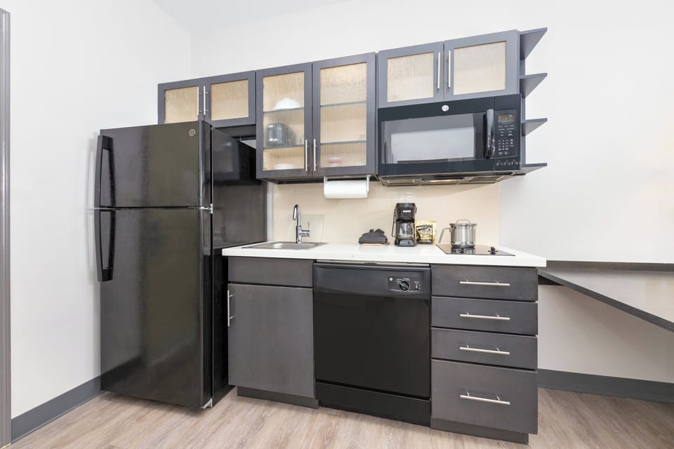 Desk, laptop workspace, iron/ironing board, free WiFi