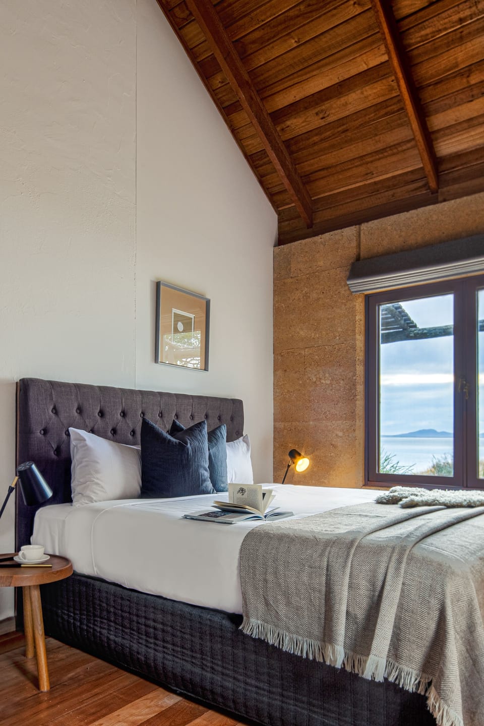 Premium Waterfront Cottage | Minibar, individually decorated, individually furnished