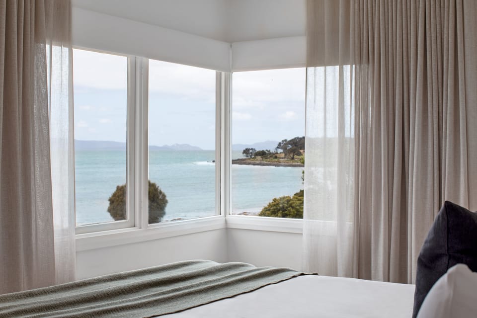 Seaview Cottage | Minibar, individually decorated, individually furnished
