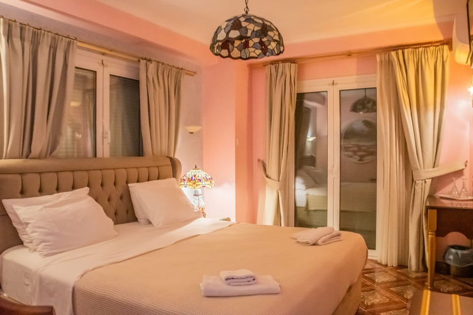 Deluxe Double Room, 1 Queen Bed | Premium bedding, in-room safe, individually decorated