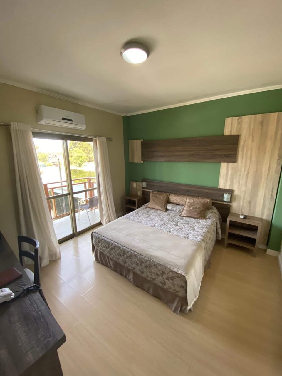 Minibar, desk, free WiFi, bed sheets
